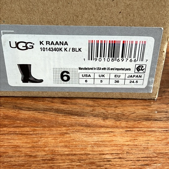 Youth size 6 UGG RAANA BOOTS - Picture 6 of 8